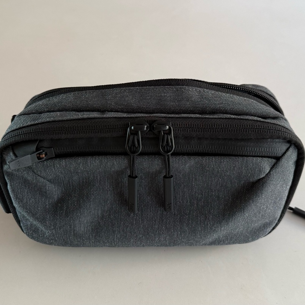 Aer Men's Dark Gray Travel Toiletry Dopp Bag - Streamlined Organizer